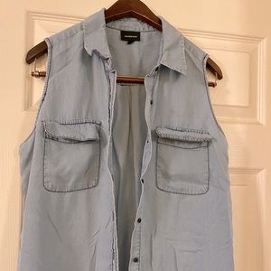 Women’s sleeveless shirt